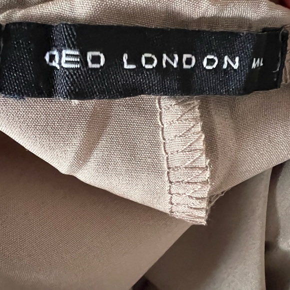 QED London Bow Front Pleated Shorts - Picture 2 of 3